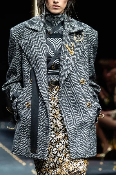 Look 44